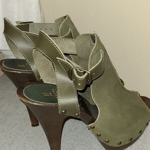 Bakers Green Suede Heels Size 7